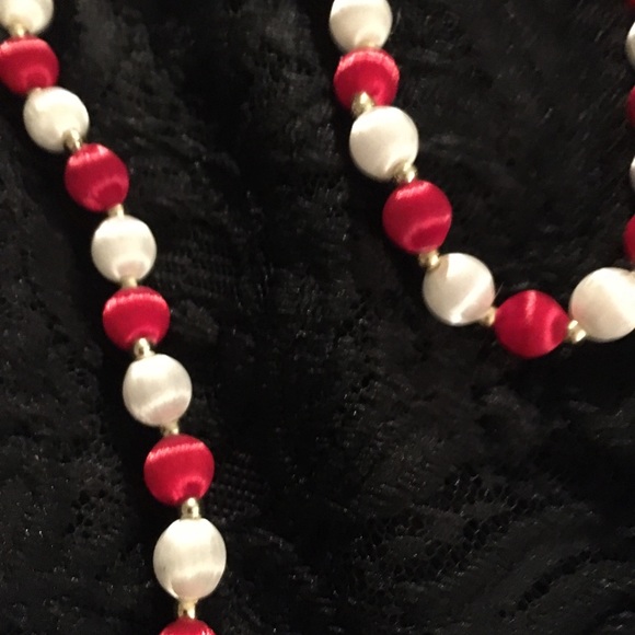 Pre-loved Vintage Satin bead necklace. In good vintage condition, very pretty! - Picture 8 of 8